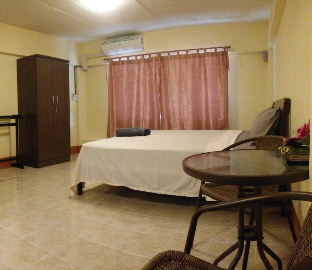 Relax Inn Бан Пе Екстериор снимка
